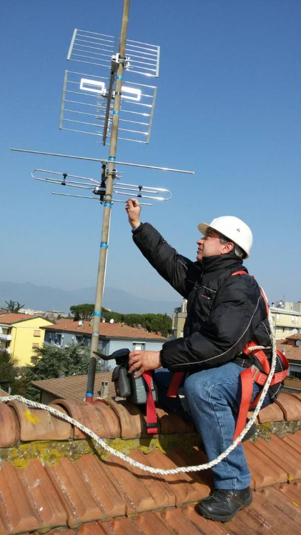 Installazione antenne con messa in sicurezza dei nostri tecnicei qualificati